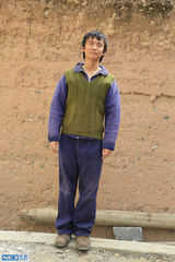 组图：董子健新戏上演变形计 造型“土得掉渣”