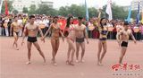 组图：陕西大学生运动会开幕 胸肌男PK泳装女