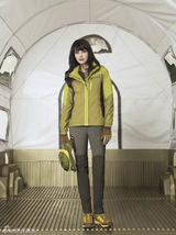 组图：金宇彬代言户外品牌 帅气秀大长腿