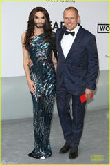 组图：胡子变装皇后闪亮现身 着晚礼服大秀曲线