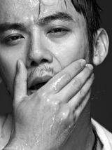 组图：芦芳生半裸秀人鱼线 网友呼c罩杯亮瞎眼