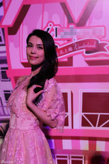 组图：韩丹彤助阵时尚活动 笑容甜美神情灵动