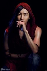 组图：黄义达全新概念写真曝光 演唱会正式开票