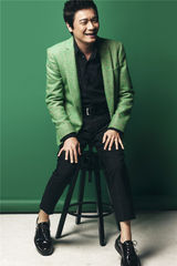 组图：罗嘉良初秋色彩 展现高雅绅士风范