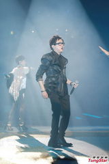 组图：张学友郑秀文等红馆开唱致敬张耀荣