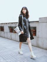 组图：韩雪早春薄纱轻裙加身 简约奢华显优雅