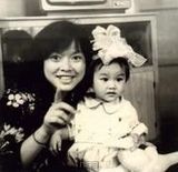 幻灯组图：王菲幼年生活照 泛黄照片现天后幸福童年