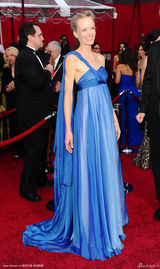 高清组图：第82届奥斯卡红毯 卡梅隆携爱妻出战 