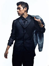 组图：魏晨拍摄时尚大片 黑灰色系演绎型男风