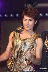 组图：潘玮柏挖坑给吴克群跳 问夜店把妹经验