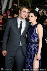 组图：《破晓》首映三人组亮相 斯图尔特秀长腿