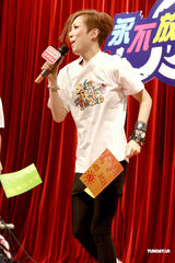 高清组图：郑秀文谭咏麟等为会考考生加油打气