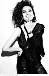 高清图：高圆圆全新朋克造型写真 黑白影像狂野乖戾