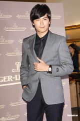 组图：郑元畅蓄须代言显成熟 代澄清林依晨传闻