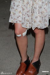 组图：《猛鬼爱情故事》热拍 周秀娜带伤上阵