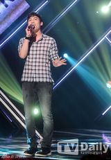 组图：SJ-M成员Henry热唱 EXO秀劲爆狼舞