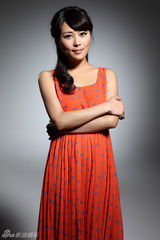 组图：葛佳佳轻纱长裙 妙曼身姿显妩媚