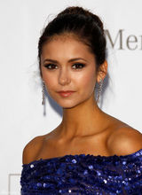 组图：妮娜-杜波夫蓝裙亮相身材窈窕