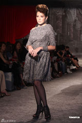 组图：林志玲透视装现身妩媚性感 看众名模走秀