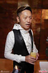 组图：苏志威变身老板 望自家学校遍布香港