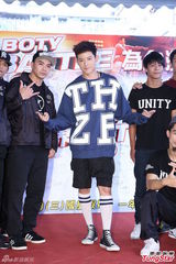 组图：敖犬尬舞宝刀未老 气喘自嘲人老变退步