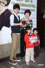 组图：22岁胡夏期待谈恋爱 献爱心助弱势儿童募款