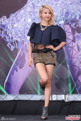 组图：蔡依林露蛮腰搭长腿性感热舞