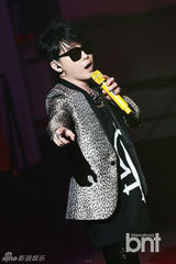 组图：韩歌手李承焕发片 前妻蔡琳同日宣布恋情