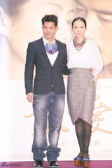 组图：《最爱》香港宣传 章子怡复古造型抢眼