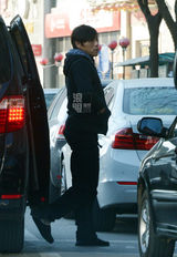 组图：经纪人分身有术：伺候完伊能静伺候秦昊