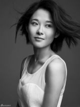 组图：刘滢黑白写真恬静纯真自然流露