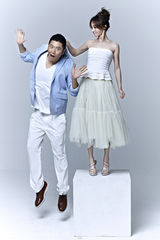 组图：姚笛任重情侣写真演绎“爱情游戏”