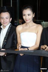 高清组图：刘涛秀白皙香肩 和成龙、F1车手同台