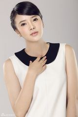 组图：张璇最新写真白裙端庄  褪去清纯变温柔熟女