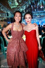 高清图：霍思燕与巩俐出席活动 性感红唇大气高贵