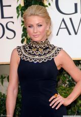 高清图：茱丽叶-霍夫宝石领黑裙璀璨夺目