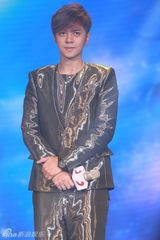 组图：萧亚轩罗志祥签约索尼被侃办婚礼