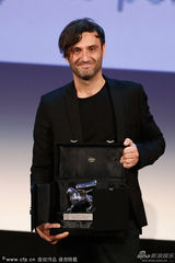 组图：阿万纳斯凭《暴力小姐》获最佳导演奖