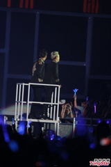 组图：Super Junior唱响香港 歌迷尖叫声不绝