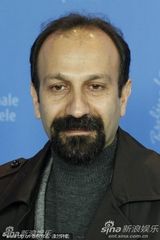 高清：《内达和西敏》亮相 莱拉-哈塔米黑衣玩神秘