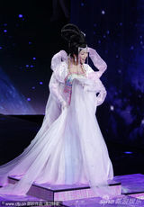 组图：央视春晚李玉刚献唱歌曲《嫦娥》