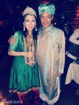 组图：刘嘉玲邀猛男会所印度风情趴