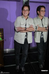 组图：谭咏麟助阵新人陈嘉嘉新专辑迷你音乐会