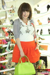 组图：张韶涵开潮店当老板 青峰关颖等助阵