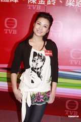 组图：廖碧儿郭晋安等为《依家有喜》试造型 