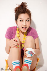 高清组图：何洁尽显娇俏可爱 甜美系写真曝光