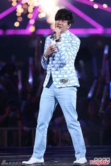 高清图：萧亚轩范玮琪五月天等亮相音乐颁奖礼