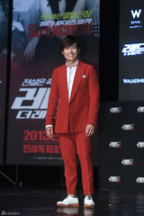 高清组图：李秉宪穿大红正装宣传《赤焰2》