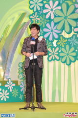 组图：林嘉欣出席活动称要放手让小孩独立