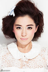 组图：阚清子春日炫彩大片 性感女王范十足